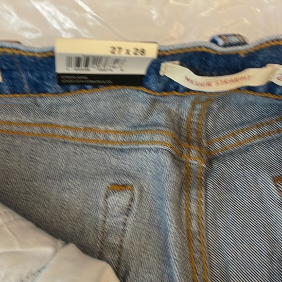 Brand New Levi’s wedgie straight jeans 27x28 - Picture 4 of 7